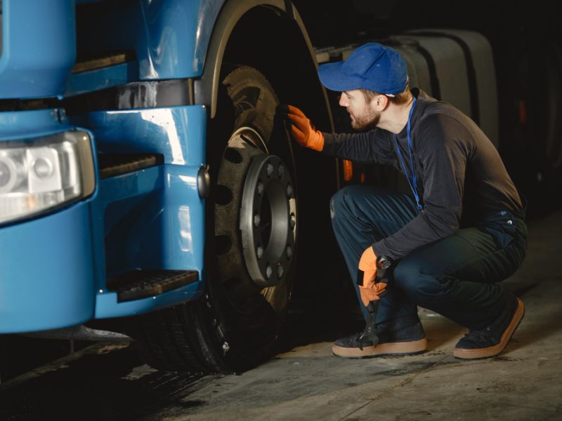 Rigenerare per Risparmiare: il Potere della Ricostruzione dei Pneumatici Autocarro